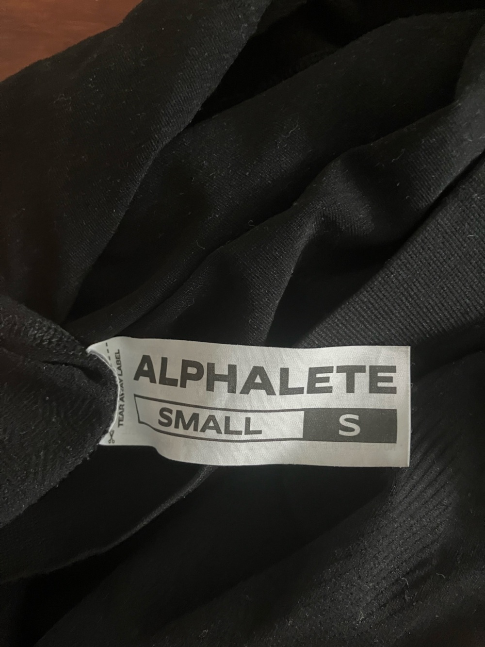 Alphalete women’s Black long sleeve crop top with thumb holes